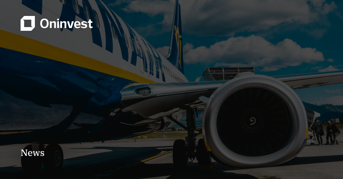 A window on a Boeing aircraft operated by Ryanair shattered during ...