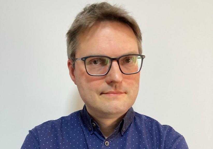 Dennis  Elakhovsky