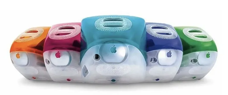 Около 25 лет назад Apple выпустила цветные iMac / Фото: michaeljburry.substack.com