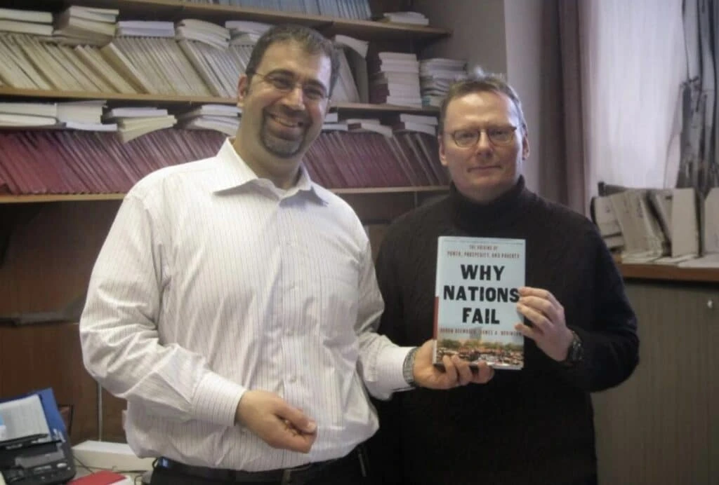 Одна из самых известных книг Аджемоглу и Джонсона Why Nations Fail. Фото: Facebook/Daron-Acemoglu