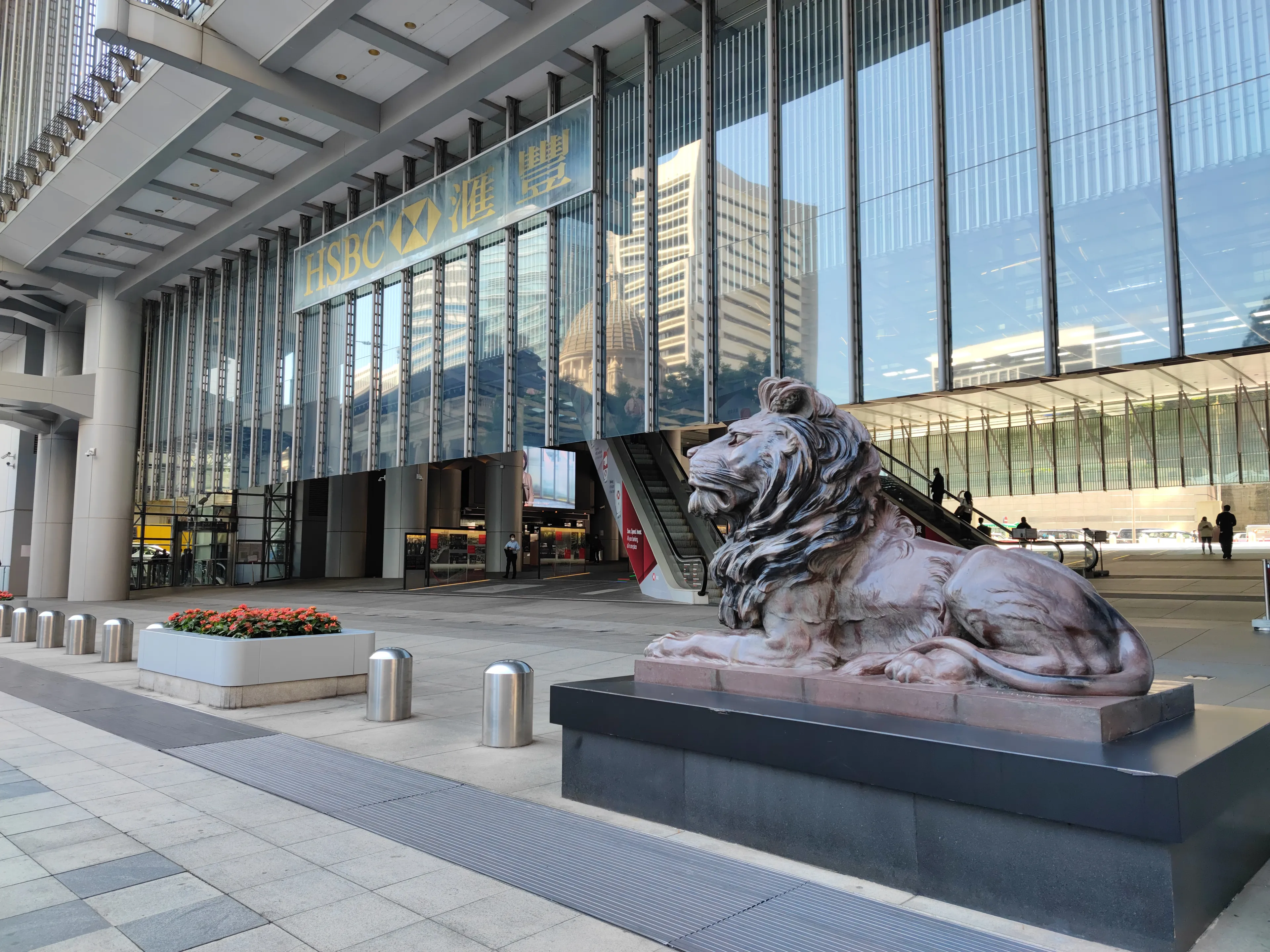 HSBC хочет конкурировать с Revolut и Wise / Фото: Cheung Yin/Unsplash