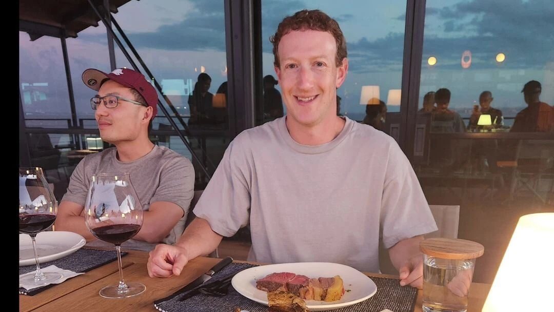 Марк Цукерберг сопроводил пост о начале разведения скота на Гавайях фотографией со стейком / Фото: Instagram/Mark Zuckerberg