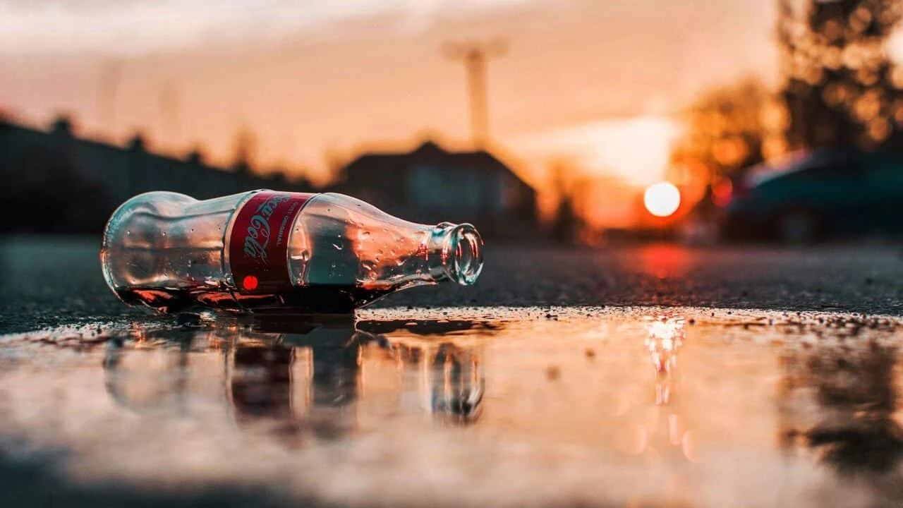 Популярные препараты для снижения веса Wegovy и Ozempic не угрожают бизнесу Coca-Cola, считает компания / Фото: Unsplash/Krisztian Matyas