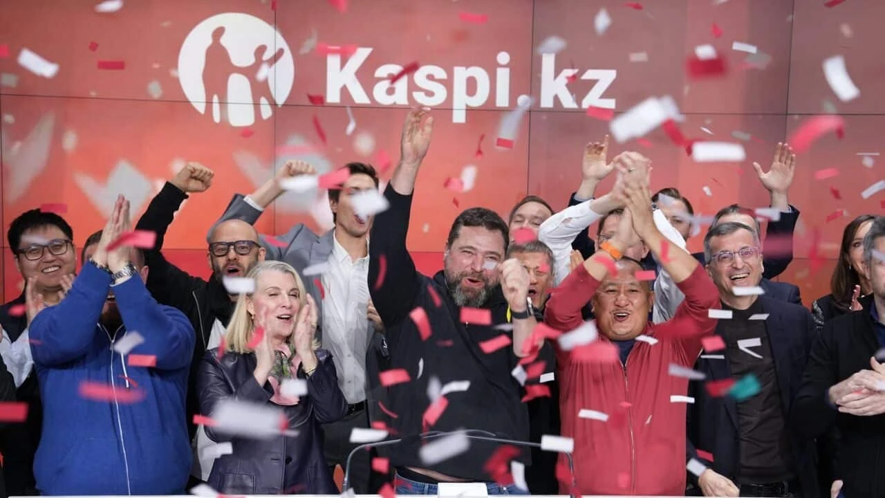 IPO Kaspi.kz стало крупнейшим для бирж в США с листинга Birkenstock в октябре 2023 года / Фото: X/Nasdaq Exchange