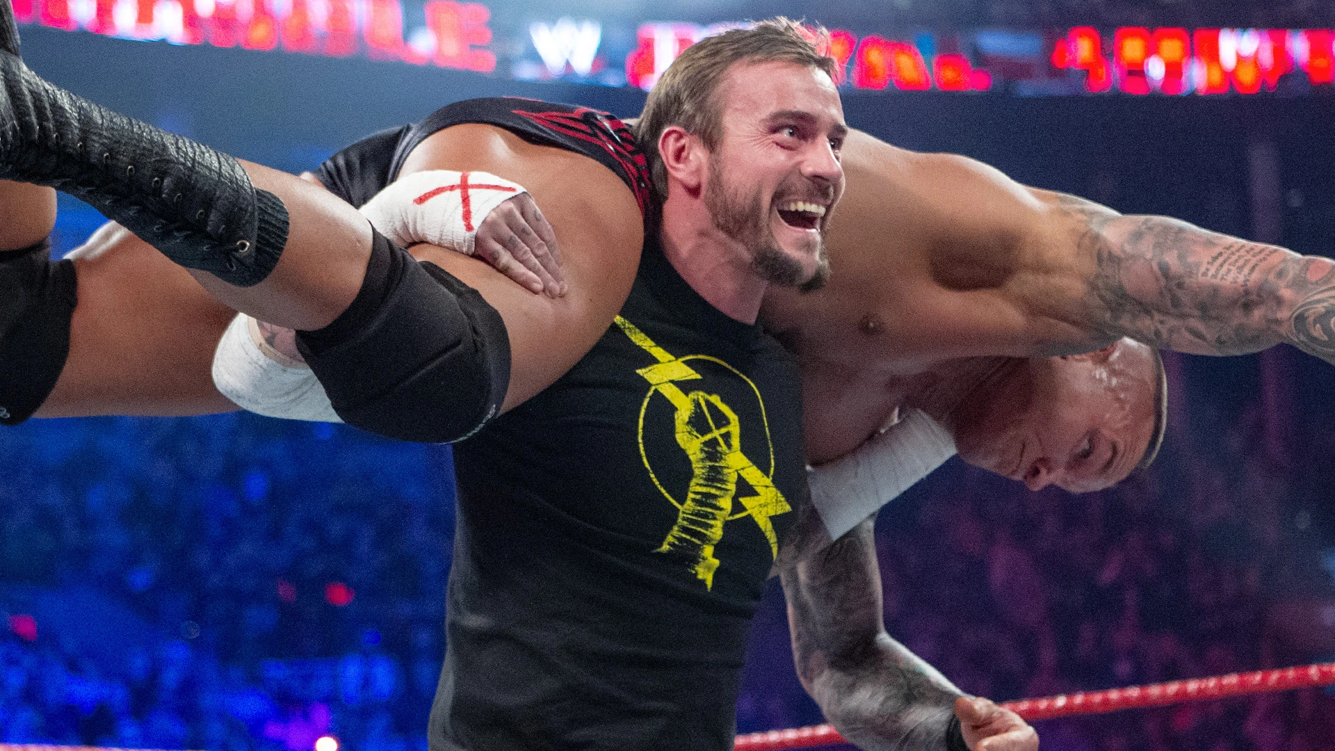 Шоу Raw производства WWE, которое смотрят 1,5 млн людей, покинет телевидение впервые за 31 год существования / Фото: X/WWE