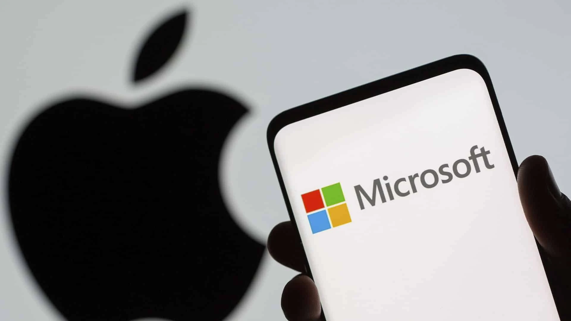 Институциональные инвесторы уверены, что благодаря искусственному интеллекту Microsoft существенно обгонит Apple по капитализации в следующие пять лет / Фото: reuters