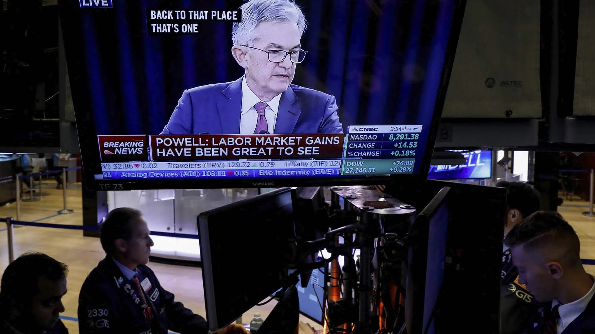 В фокусе Уолл-стрит будут комментарии Джерома Пауэлла о сроках первого снижения ставки и сворачивания программы QT (фото Reuters/Brendan McDermid)