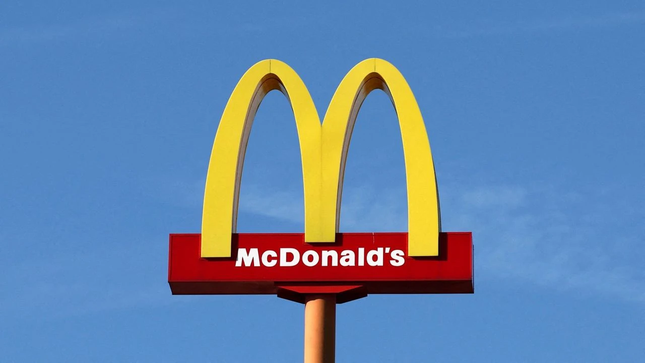 Бизнес McDonalds на нескольких рынках пострадал от конфликта Израиля и «Хамас»  Фото: Reuters/Yves Herman