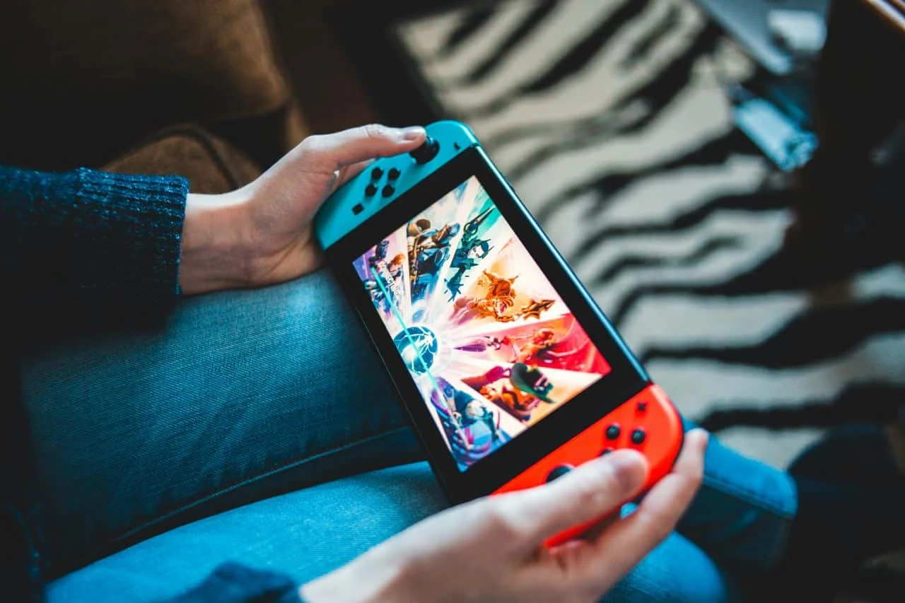 Nintendo объявила о переносе начала продаж нового поколения приставки Switch  (Фото Erik Mclean / Unsplash)