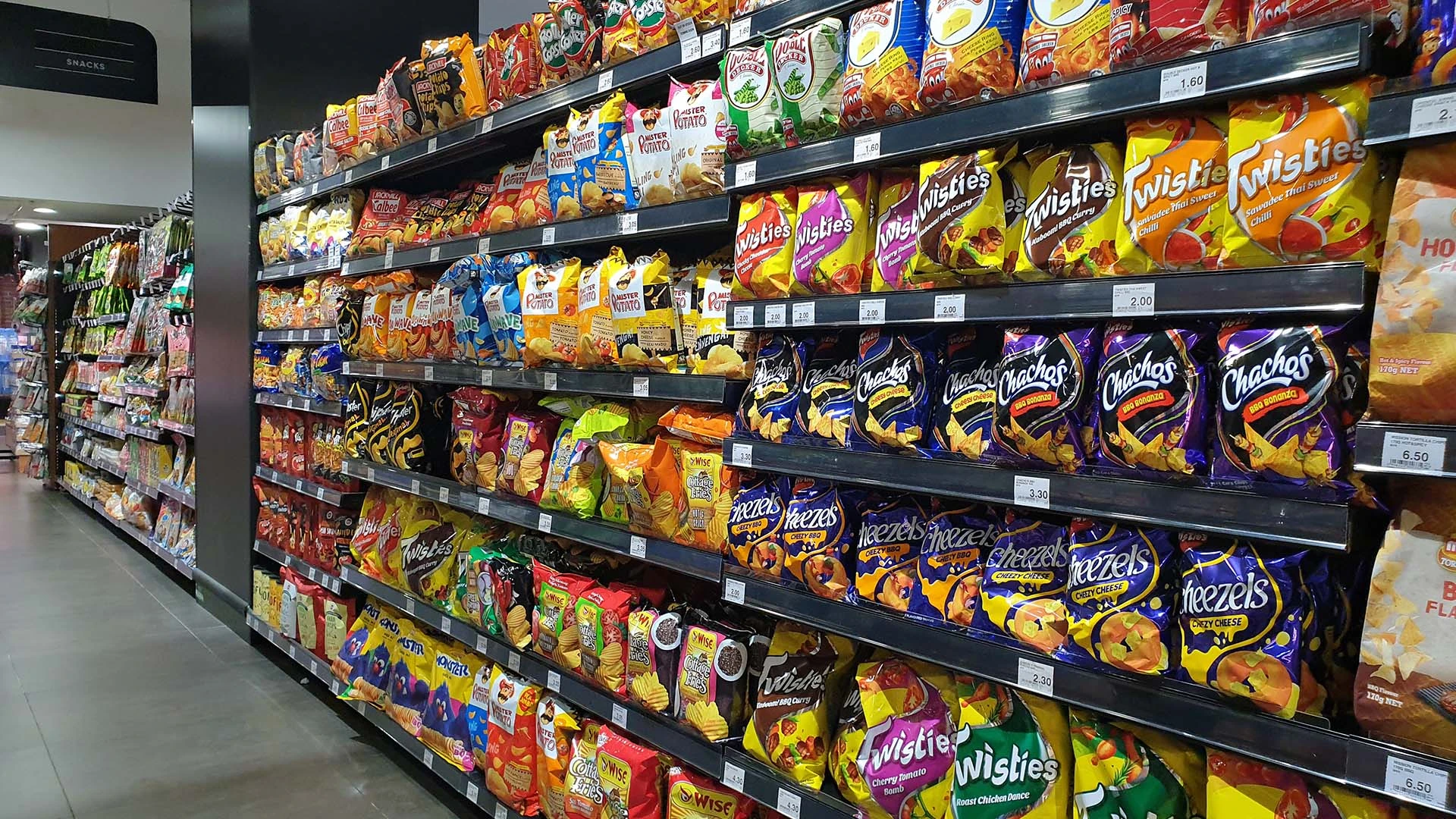 Клиенты Bloomberg считают, что производителям продуктов питания следует сократить выпуск нездоровой еды / Фото: shutterstock