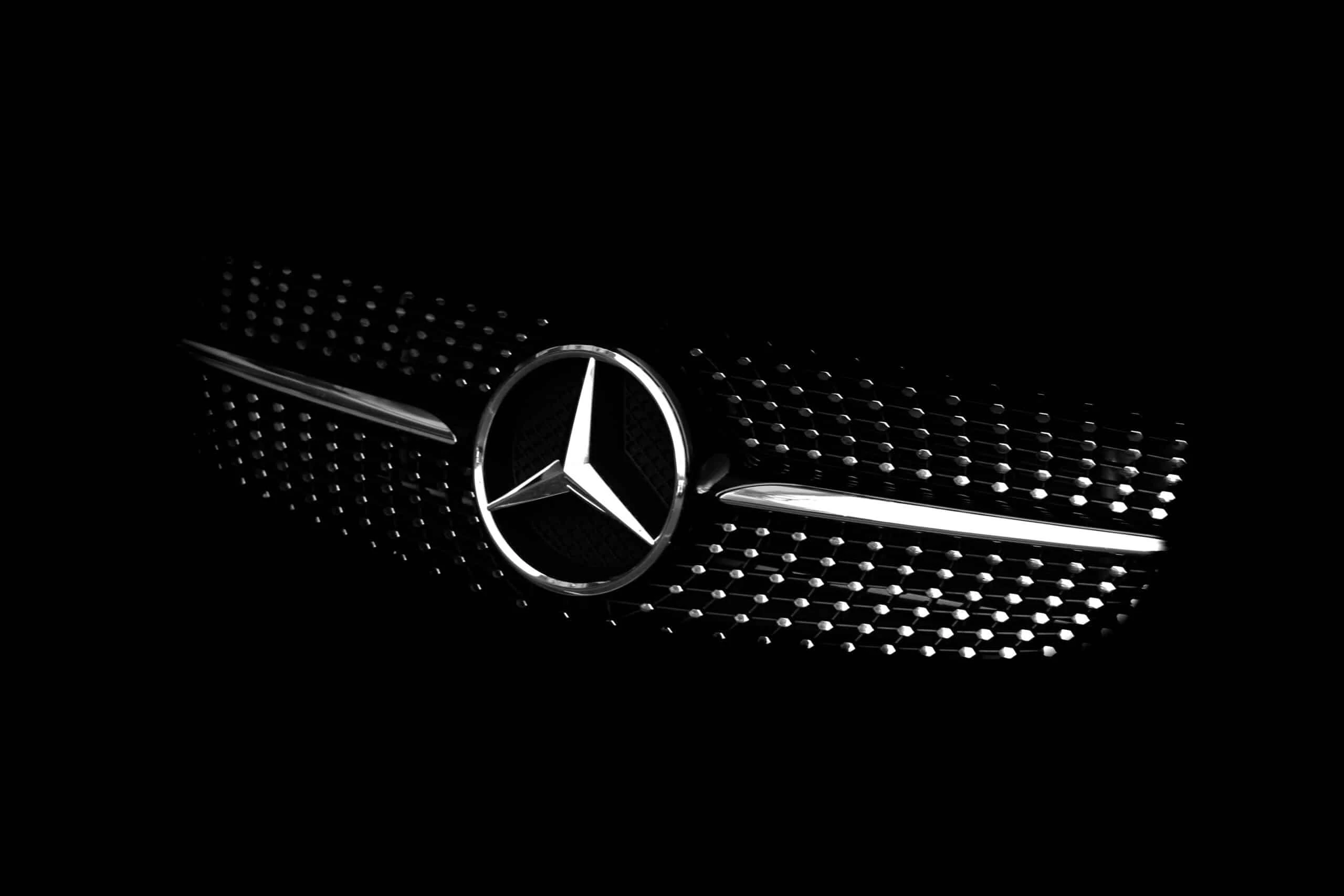 Mercedes-Benz отложил переход на электрокары и будет дальше заниматься двигателями внутреннего сгорания / Фото: Victor Sutty/Unsplash