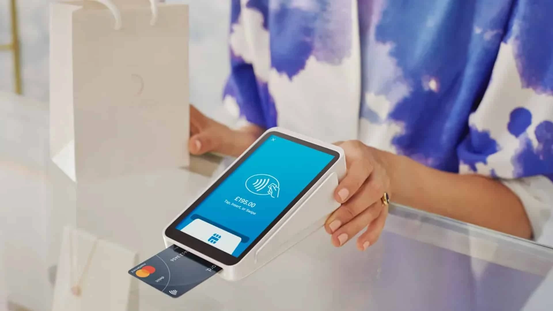 Терминал-картридер Square Reader - основной продукт Block / Фото: squareup.com