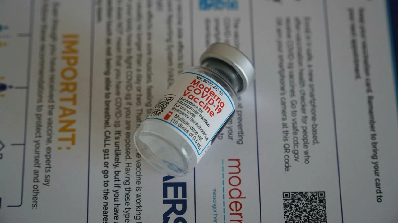 Падение спроса на вакцину от COVID-19 стало одной из причин снижения выручки Moderna на 45% / Фото: Unsplash/Ian Hutchinson