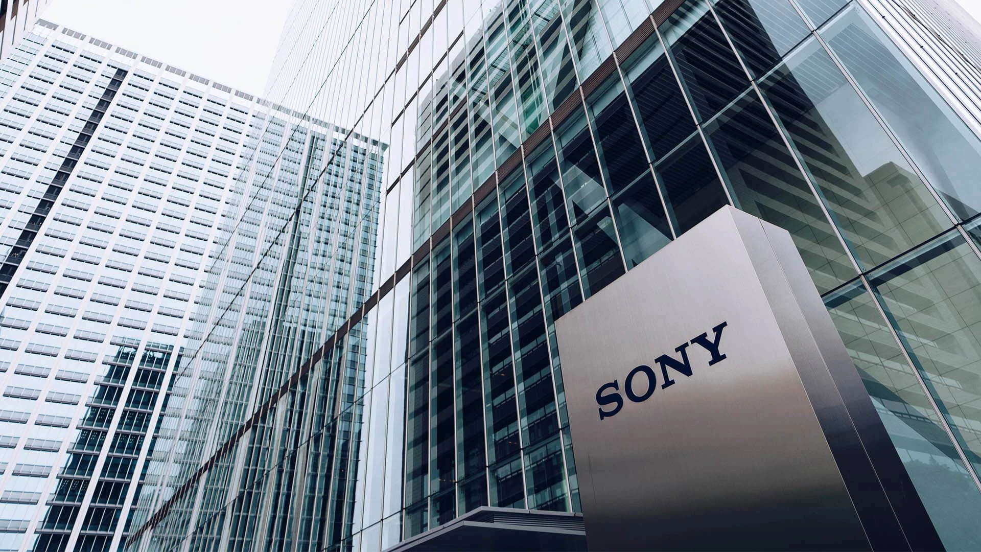Sony объявила о сокращении сотрудников / shutterstock