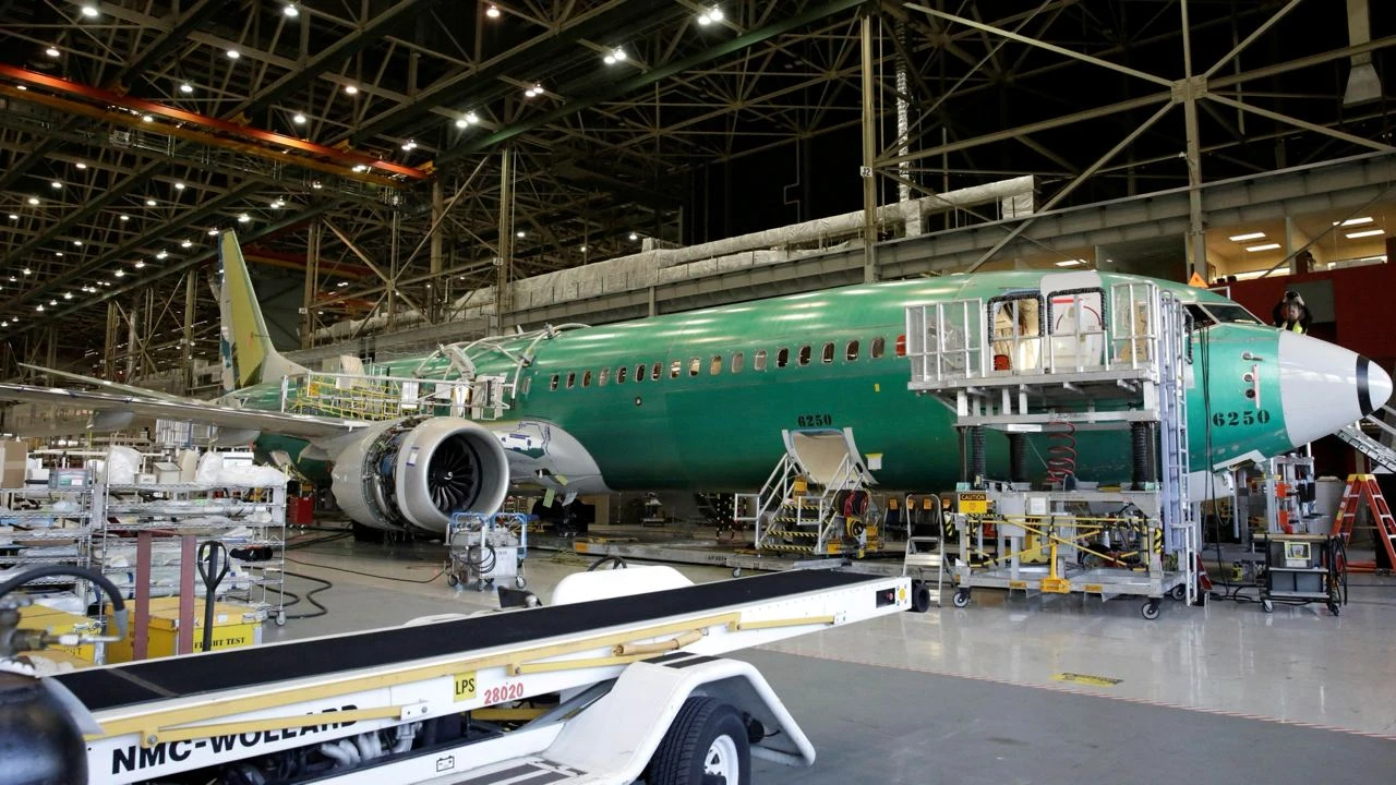 Регулятор воздержался от более жестких мер против Boeing, что стало облегчением для инвесторов / Фото: Reuters/Jason Redmond