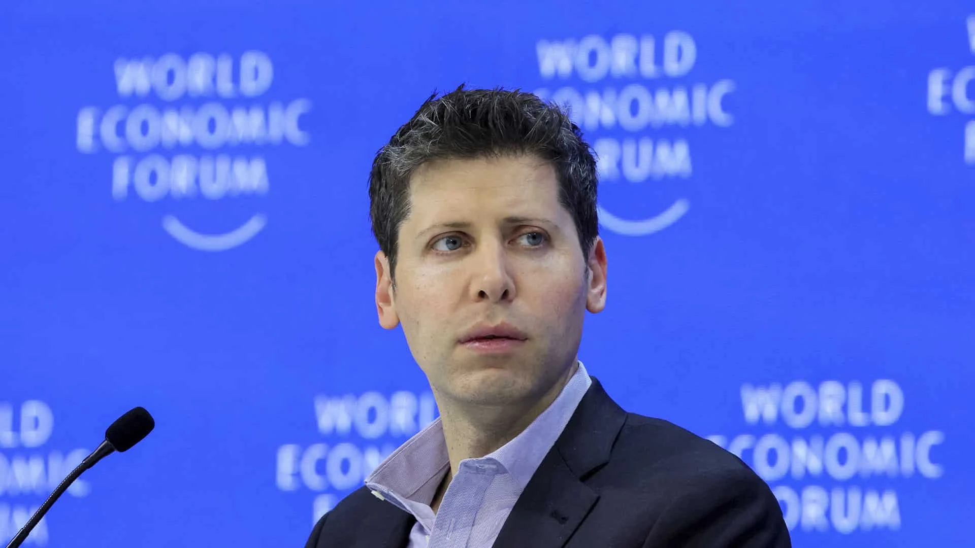Глава OpenAI Сэм Альтман выступает на Всемирном экономическом форуме в Давосе в январе 2024 года / Фото: Reuters