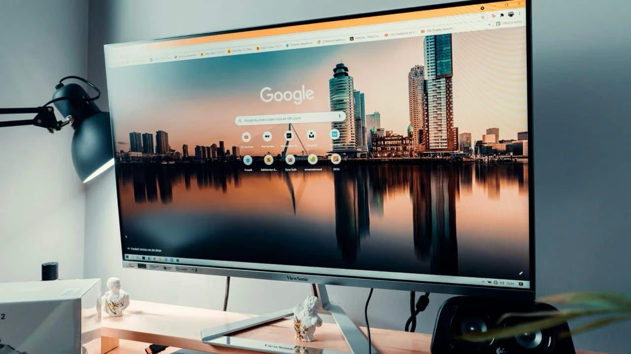 Развитие искусственного интеллекта может угрожать основному источнику выручки Alphabet — поиску и рекламе / Фото: Unsplash/ÇAĞIN KARGI