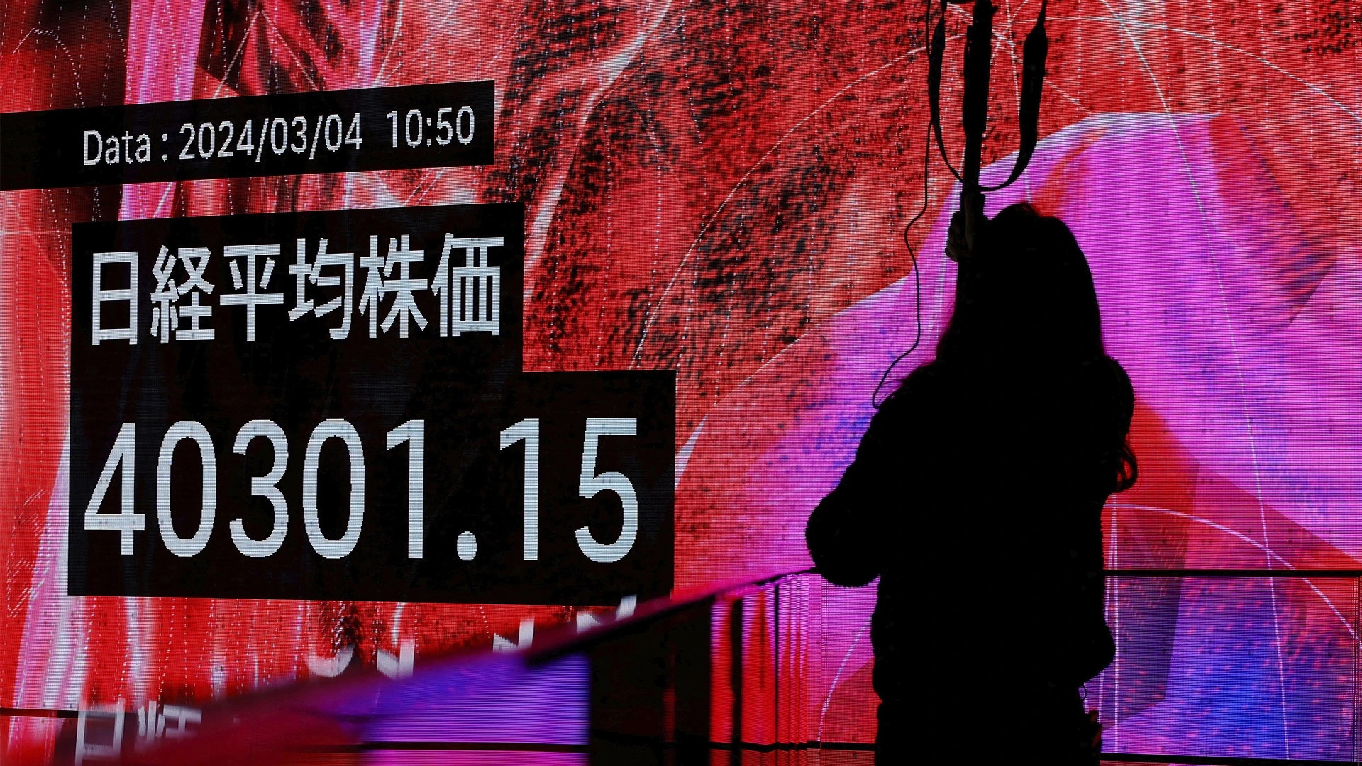 Японский рынок акций растет пять недель подряд благодаря интересу иностранных инвесторов / Фото: REUTERS/Kim Kyung-Hoon