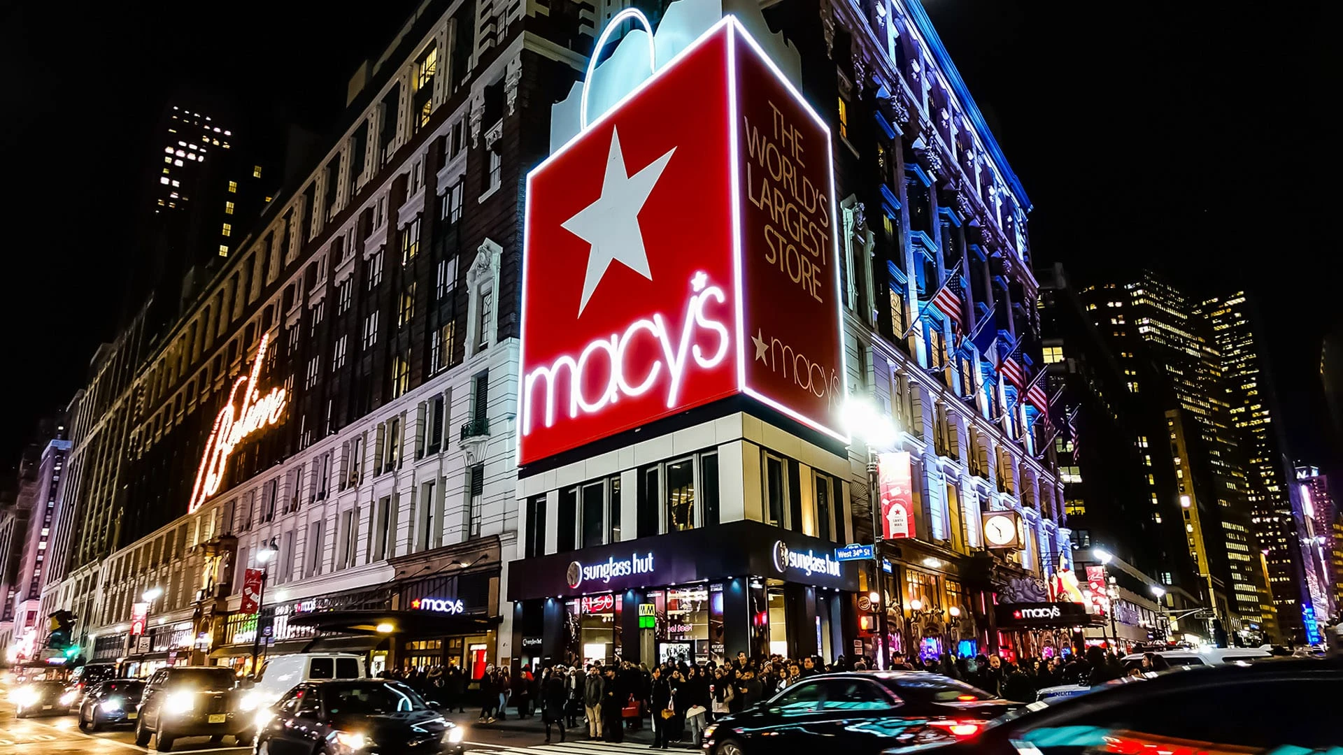 Предыдущее предложение о выкупе Macys отклонила, заявив, что оно не представляет «убедительной ценности» / Фото: shutterstock