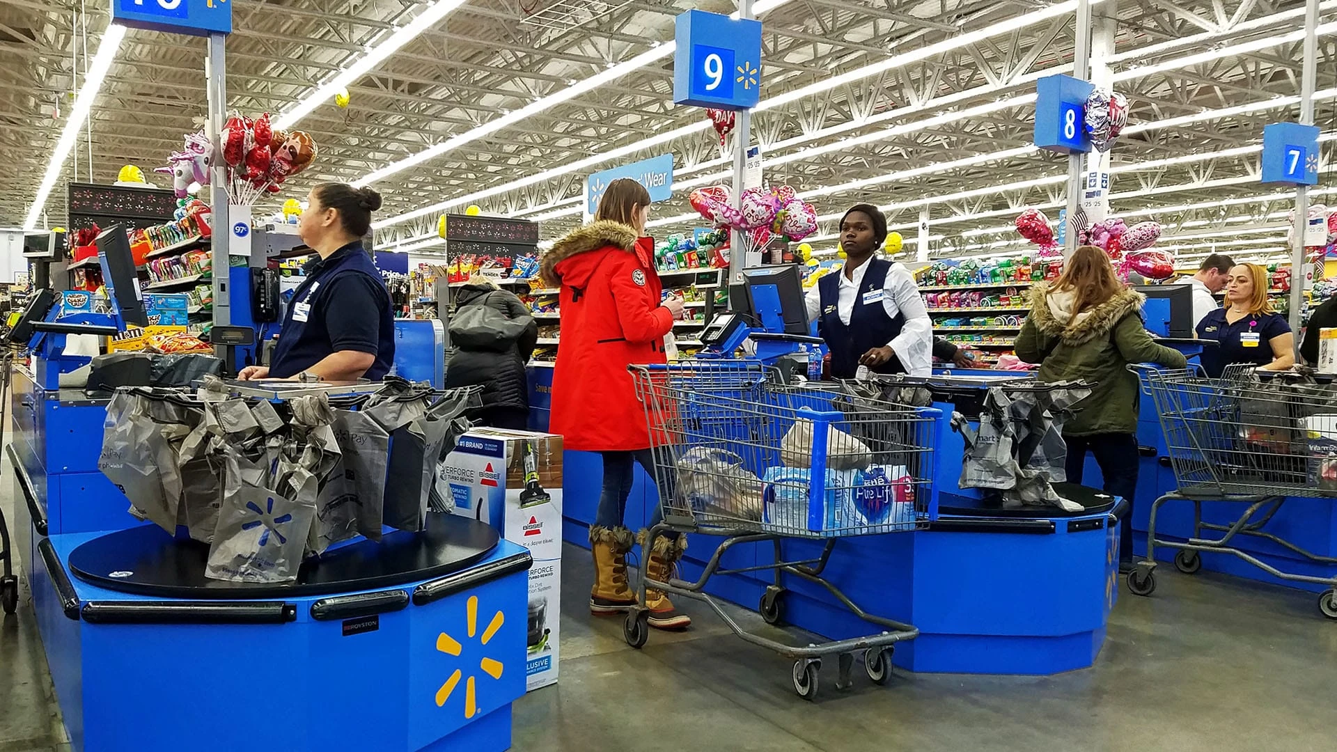 Данные последних двух месяцев о потребительских настроениях ставят под сомнение тренд на замедление инфляции / Фото: Shutterstock