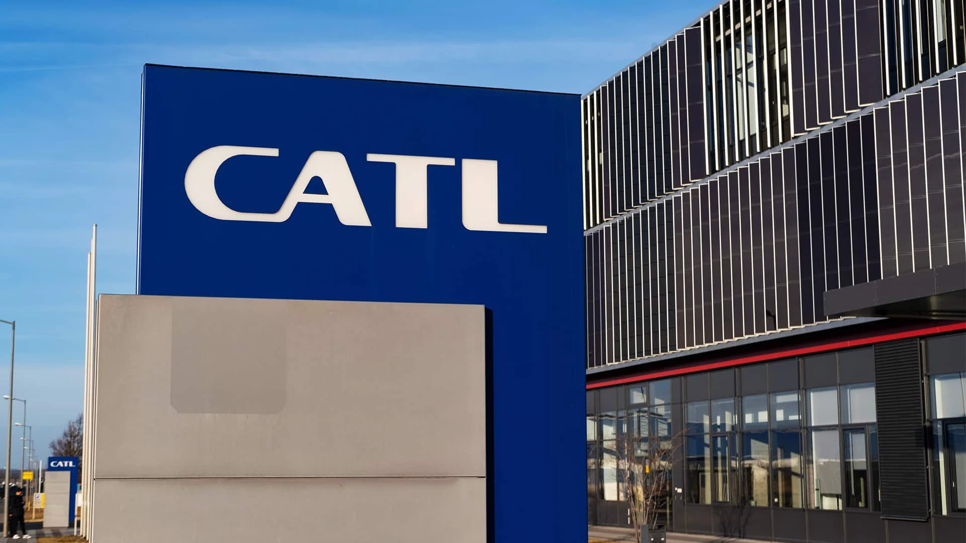 Баннер CATL в германском Арнштадте / Фото: shuttestock