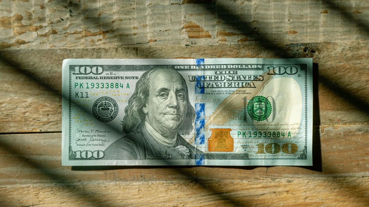 ФРС США из-за инфляции может пересмотреть планы по снижению базовой ставки в 2024 году / Фото: Unsplash/Live Richer