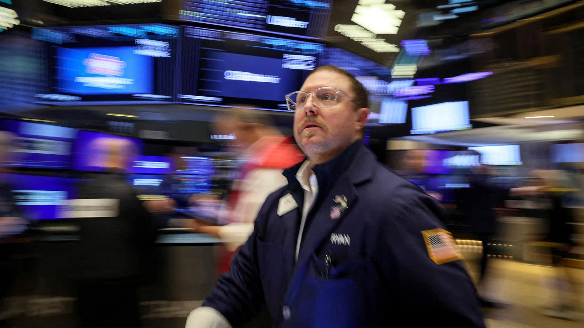 Ралли на мировых рынках связано с восстановлением после пандемии и развитием искусственного интеллекта. Но эта эйфория вызывает опасения экономистов. Фото: REUTERS/Brendan McDermid.