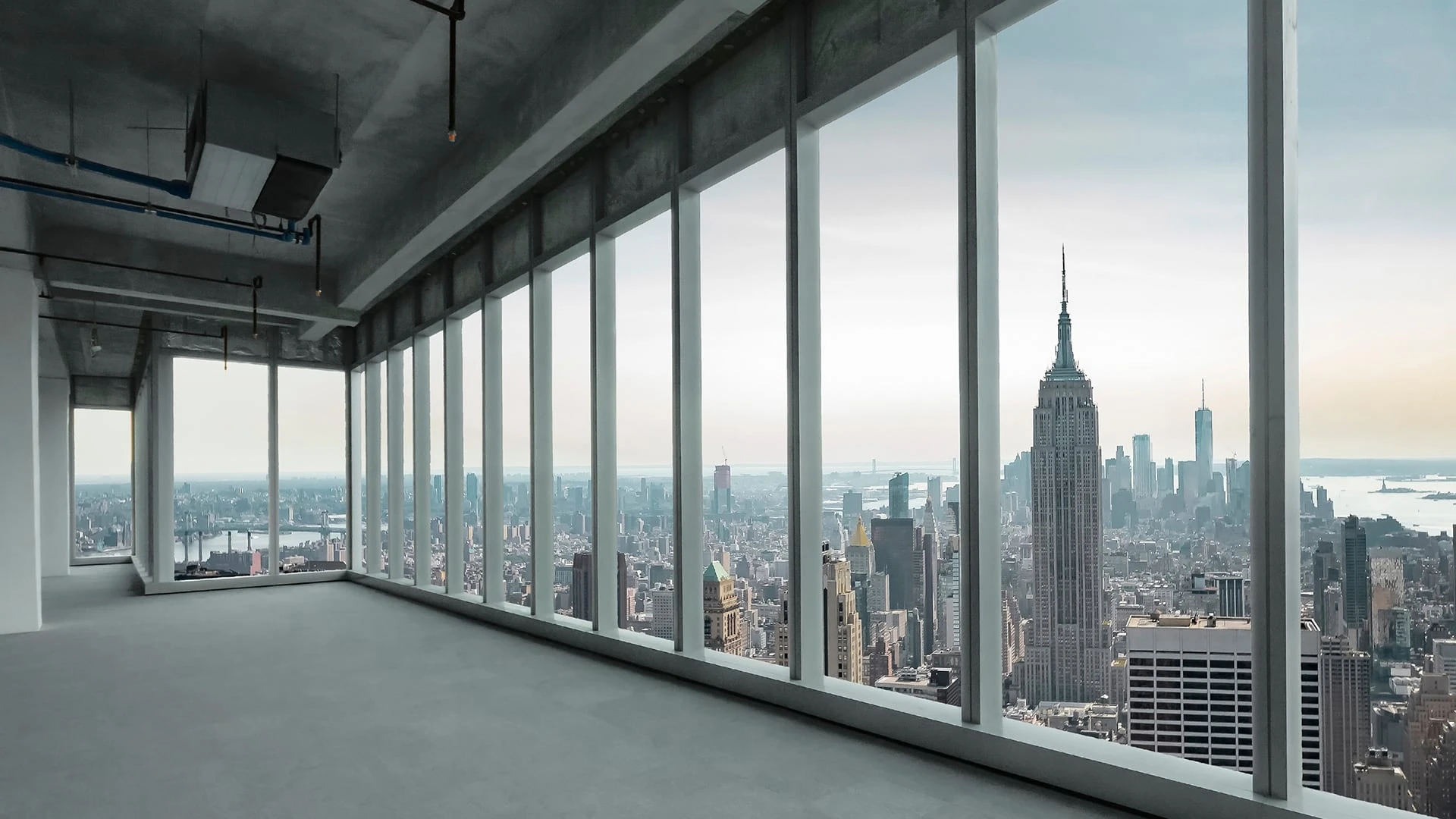 Агентство S&P понизило прогноз по пяти американским банкам из-за возросших рисков в секторе коммерческой недвижимости / Фото: Shutterstock