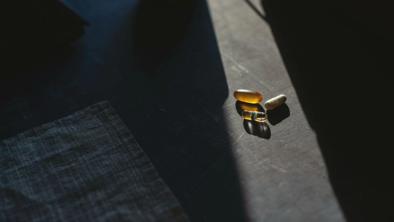 Contineum Therapeutics создала две молекулы, которые могут помочь в борьбе с рассеянным склерозом, идиопатическим легочным фиброзом и депрессией / Фото: Unsplash/Anshu A