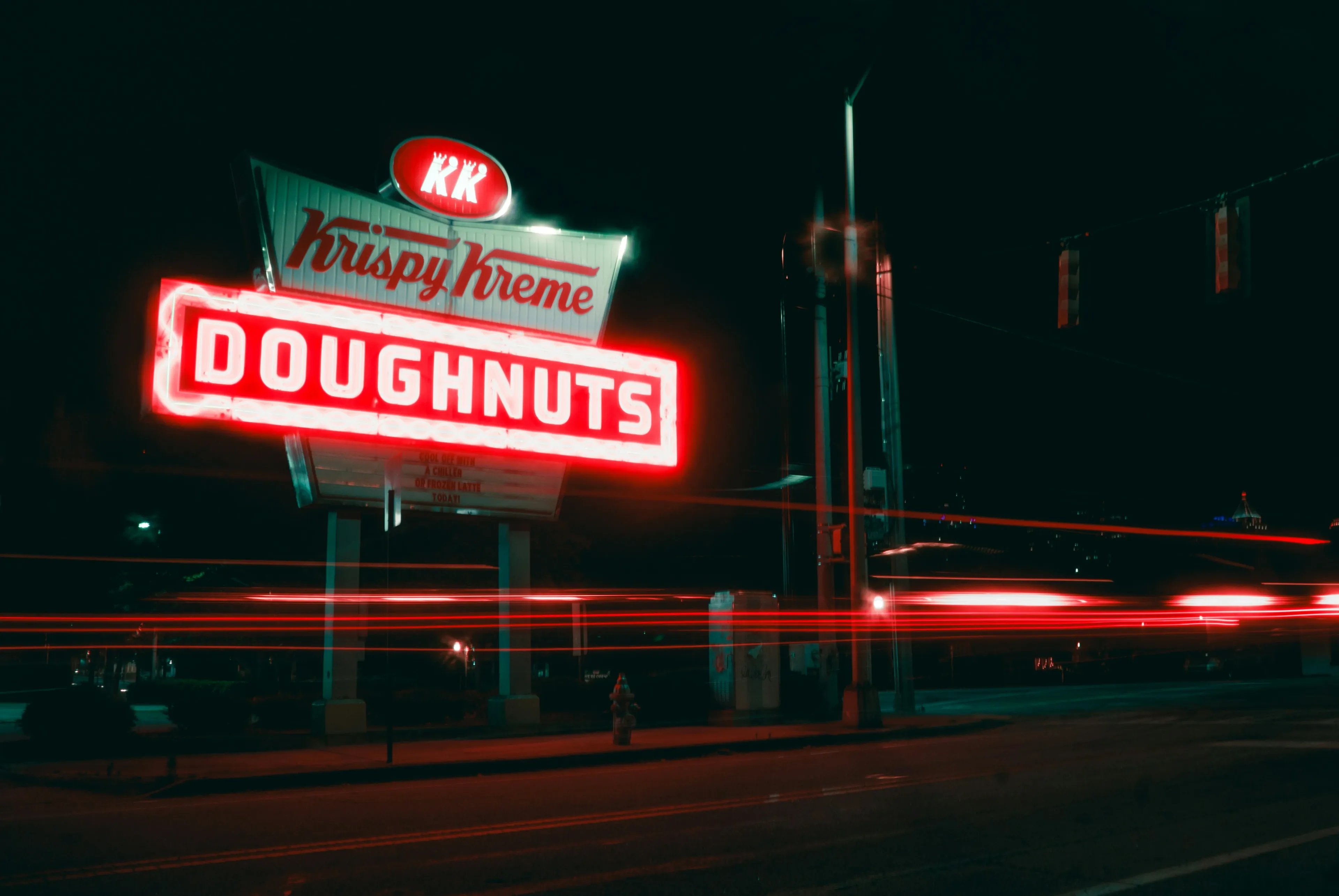 К 2026 году пончики Krispy Kreme будут продаваться в 5000 ресторанах McDonalds / Фото: Unsplash/Ben Dutton