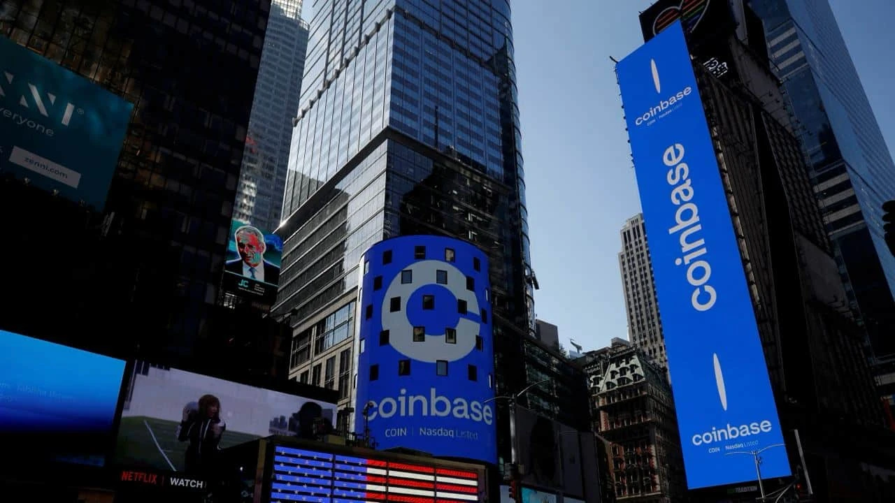 Акции Coinbase в моменте росли почти на 9% благодаря подорожанию биткоина / Фото: Reuters/Shannon Stapleton