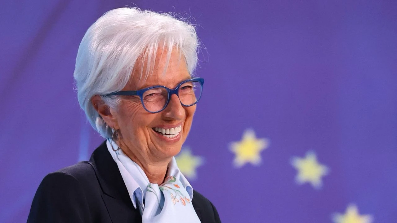 Президент ЕЦБ Кристин Лагард не стала исключать вероятность начала снижения ставок в июне, но отметила, что регулятору нужно больше данных / Фото: Reuters/Kai Pfaffenbach