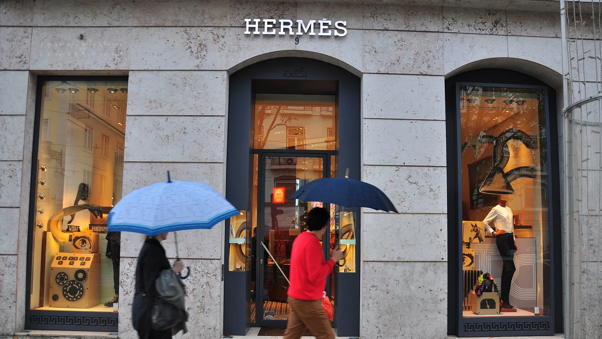 Акции Hermes с начала года выросли на 20%, превзойдя конкурентов / Shutterstock