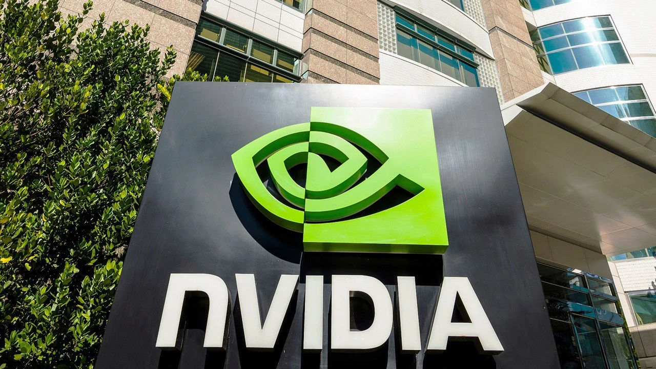 Nvidia может стать доминирующей компанией в нынешнюю эпоху компьютерных технологий с долей рынка до 80%, уверены аналитики Evercore / Фото: Shutterstock