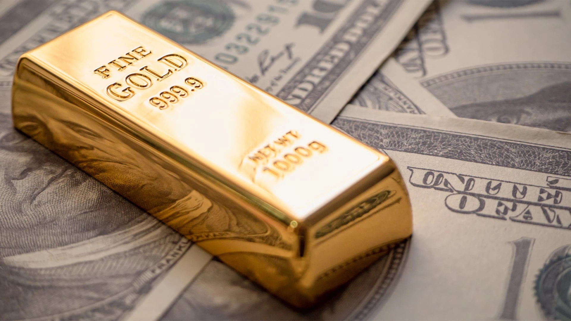 Снижение ставок ФРС США будет способствовать росту цен на золото, считает Wells Fargo / Фото: Shutterstock