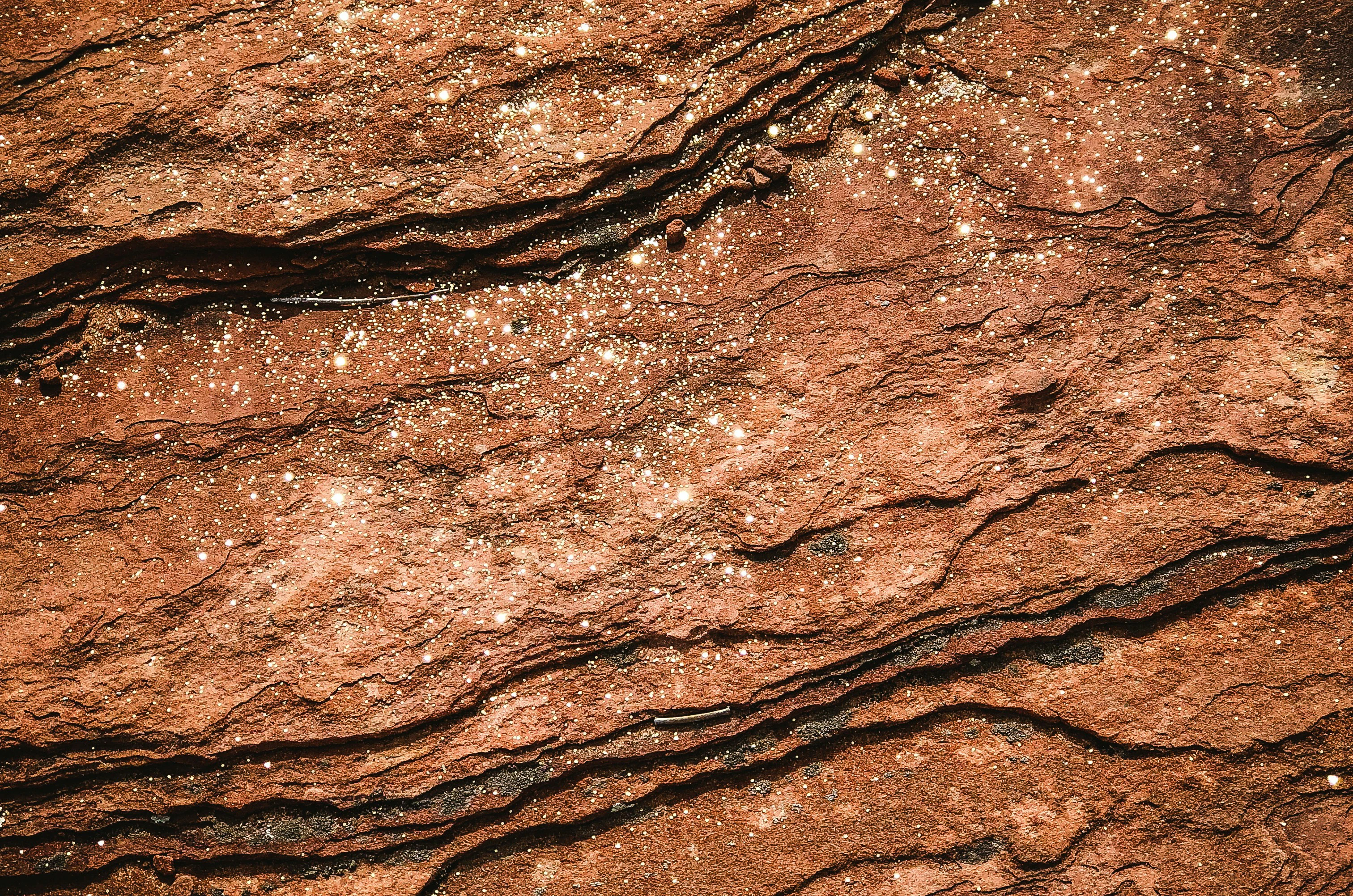 Слабый спрос на медь на китайском спотовом рынке не позволит ей дорожать дальше, считает Bloomberg / Фото: Unsplash/Gerson Repreza