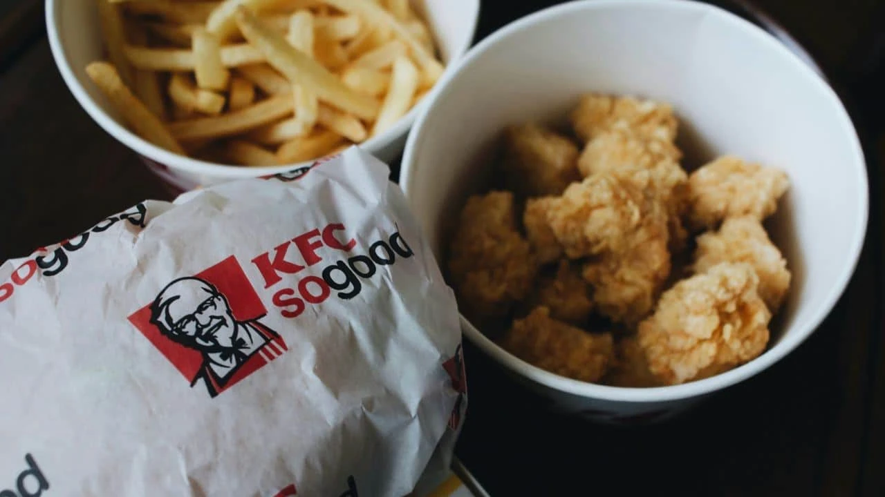Продажи KFC снизились в I квартале в США и в регионе Ближнего Востока и Северной Африки / Фото: Unsplash/Aleks Dorohovich