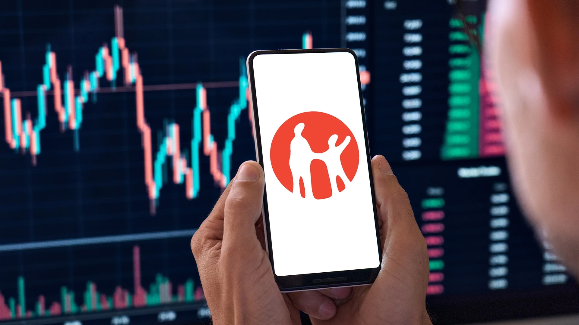 Freedom Broker повысил потенциал роста акций Kaspi.kz на треть / коллаж kursiv.media, бильд-редактор: Денис Андреев