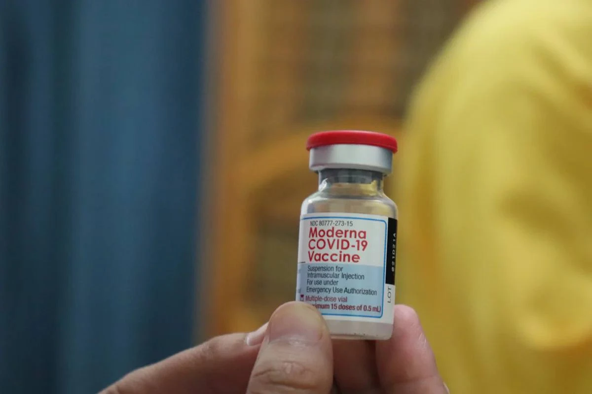 Moderna ожидает, что ЕС будет ежегодно закупать до 36 млн доз вакцины против коронавируса в течение как минимум четырех лет / Фото: Unsplash/Mufid Mann