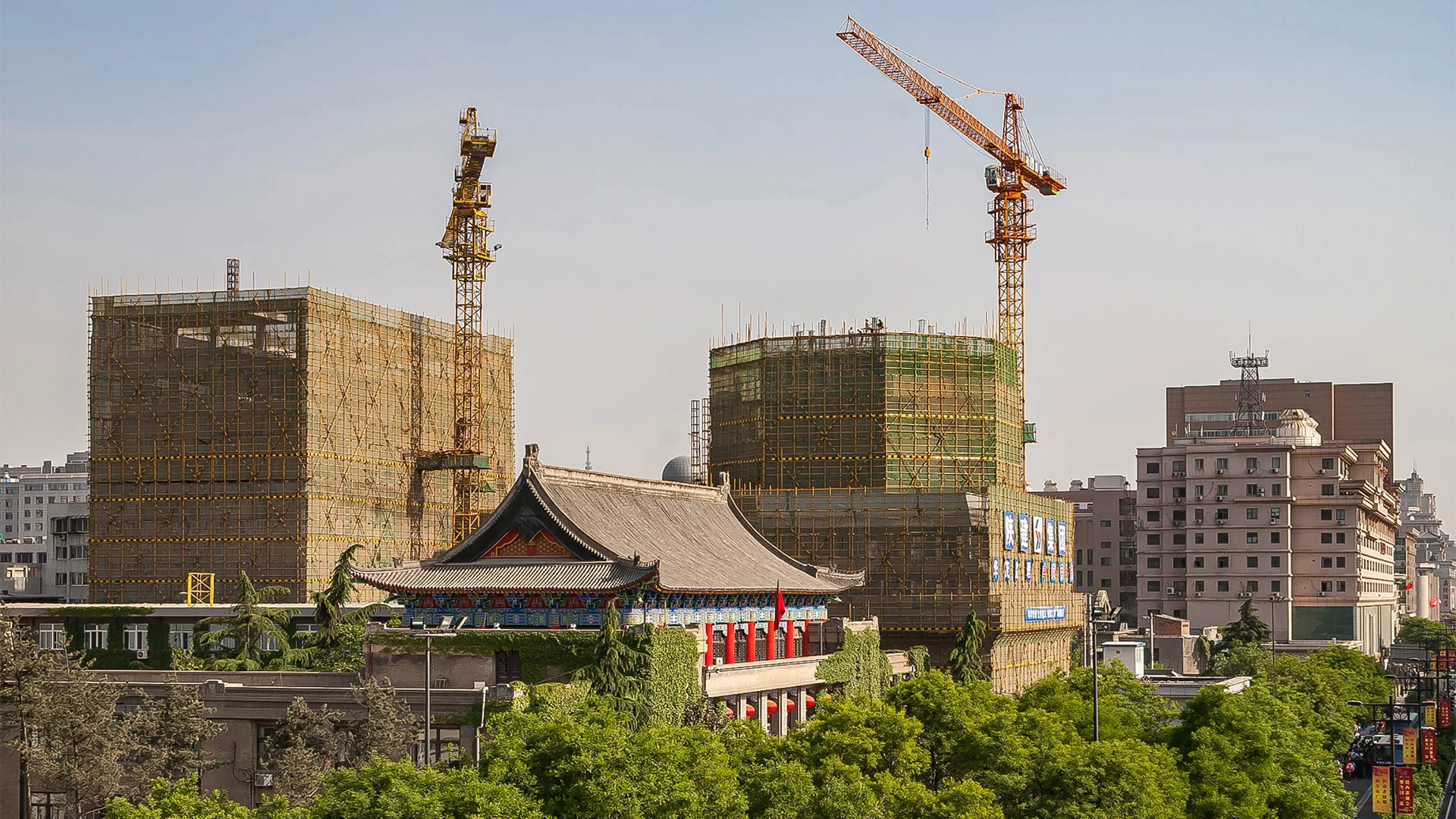 Отмена мегаполисами Сиань (на фото) и Ханчжоу последних ограничений на покупку жилья спровоцировало рост акций в секторе недвижимости / Фото: shutterstock