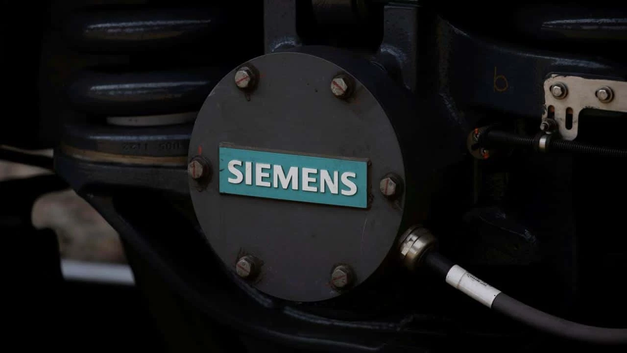 Siemens ухудшила прогноз по выручке своего ключевого подразделения сильнее, чем ожидалось / Фото: Reuters/Mike Blake