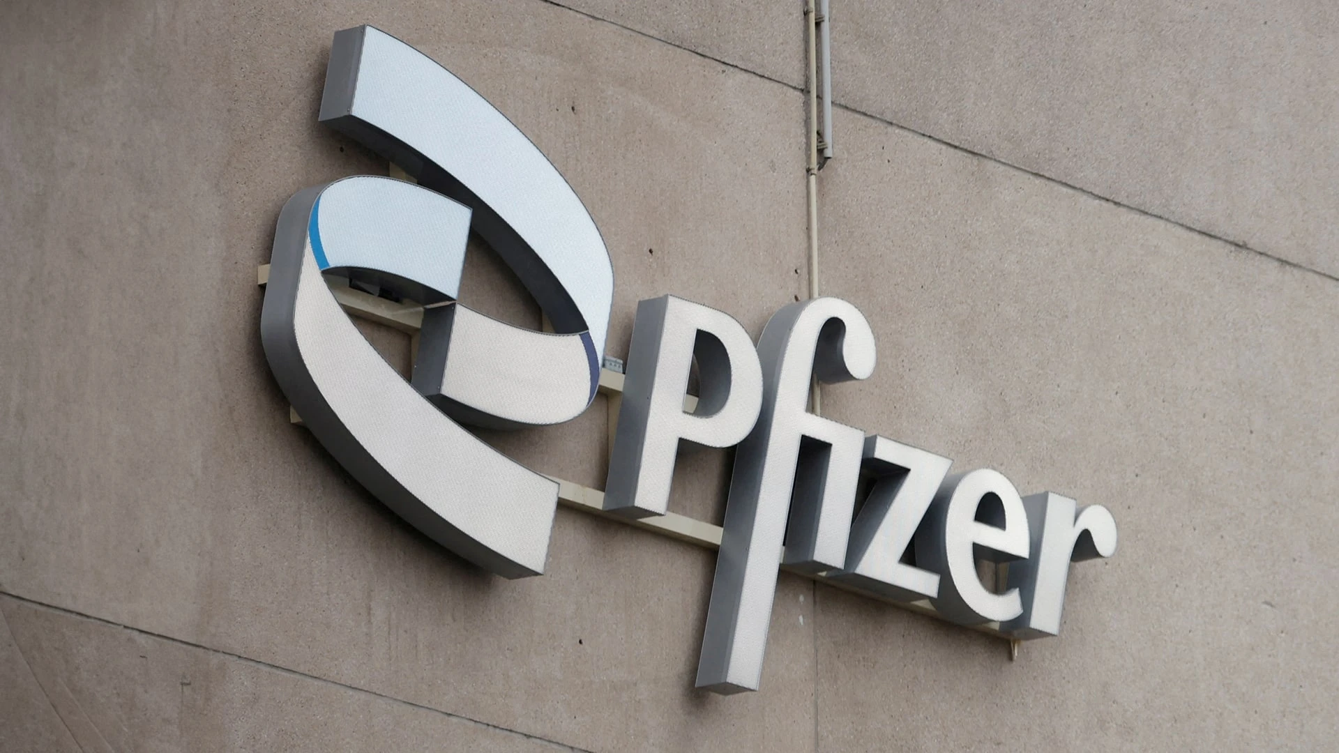 Pfizer отрицает канцерогенность своего препарата от изжоги, но выплатит до $250 млн пациентам, принимавшим его / Фото: Reuters/Johanna Geron