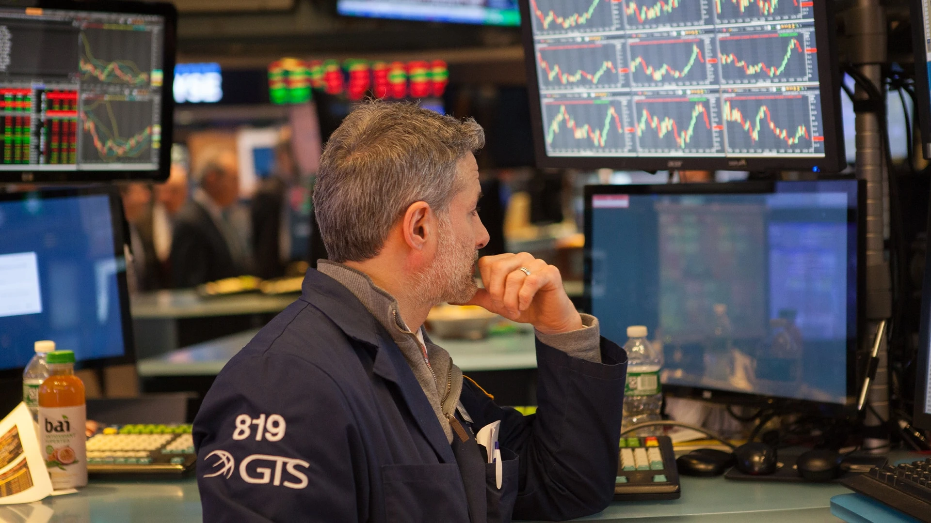 Если подъем Dow Jones выше 10 000 пунктов в 1999 году вызвал большой ажиотаж, то рекорд на этой неделе в 40 000 пунктов прошел буднично. / Фото: Shutterstock