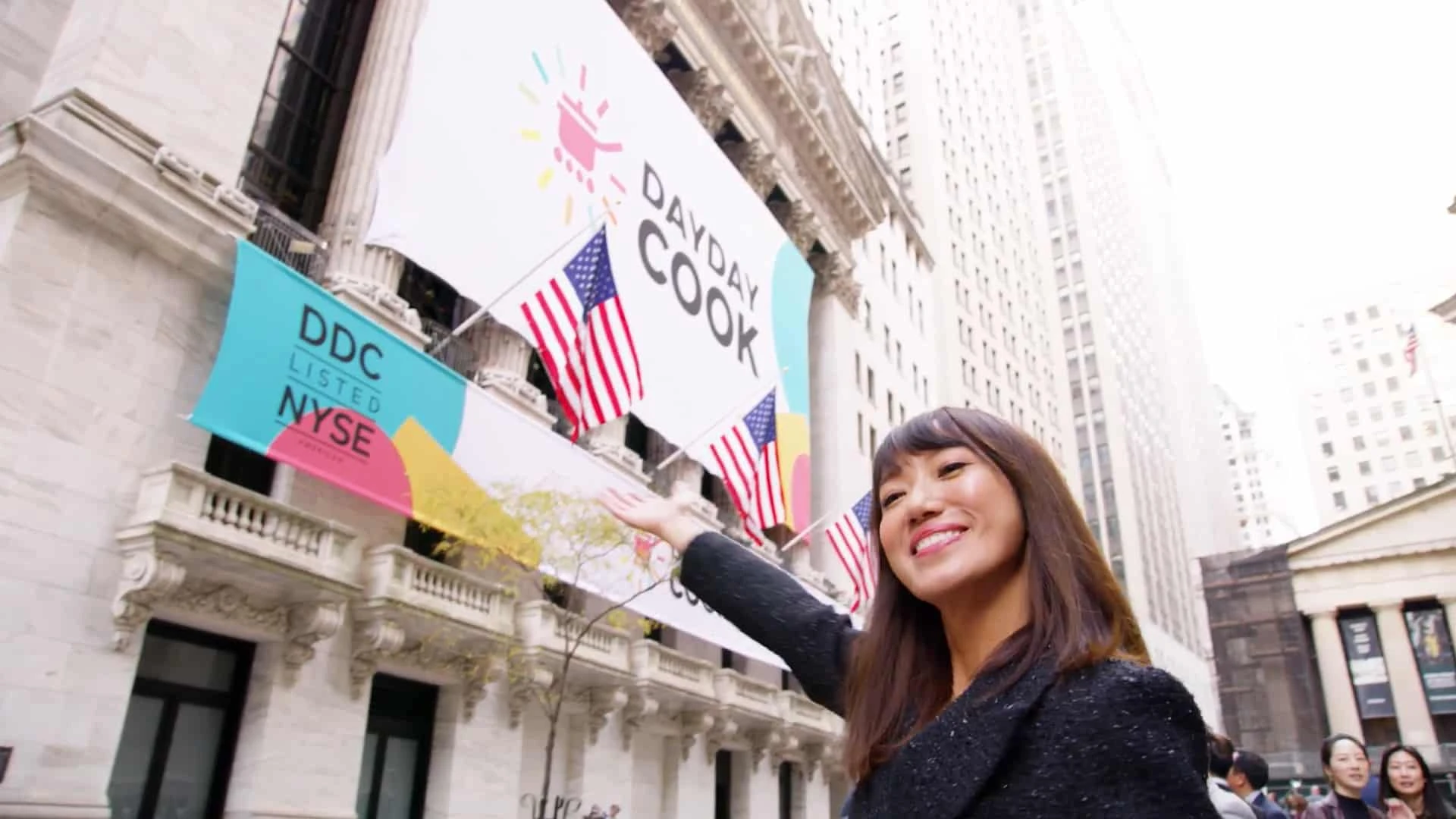 DCC сообщила, что получила уведомление о нарушении требований биржи Фото: daydaycook.com