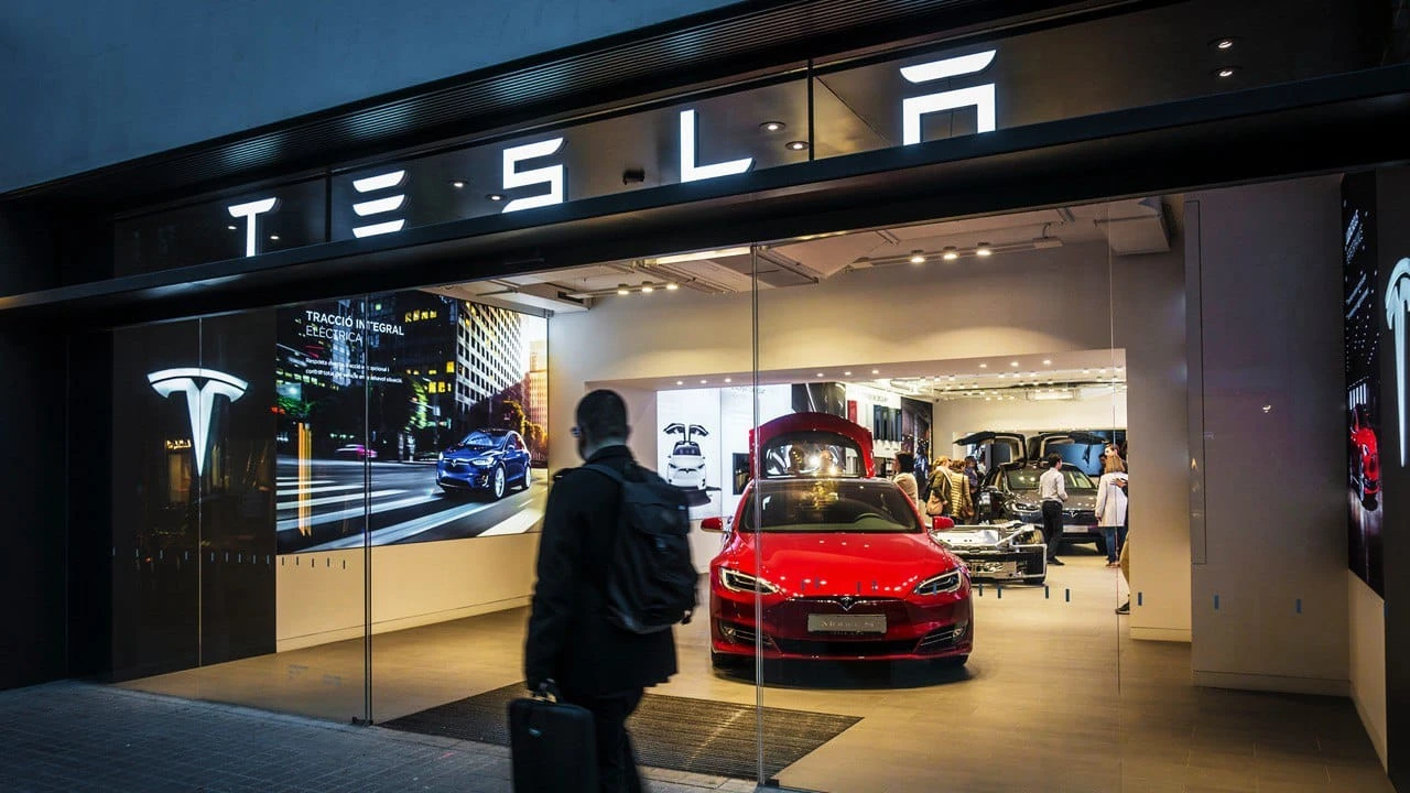 Продажи электромобилей Tesla в Европе в апреле оказались худшими с начала 2023 года / Фото: Shutterstock