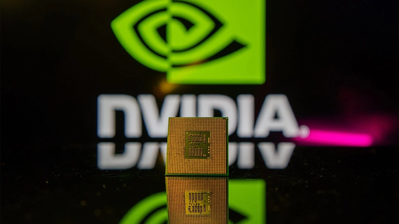 Конкуренция вынуждает Nvidia продавать со скидкой чипы ИИ в Китае / Фото: Shutterstock