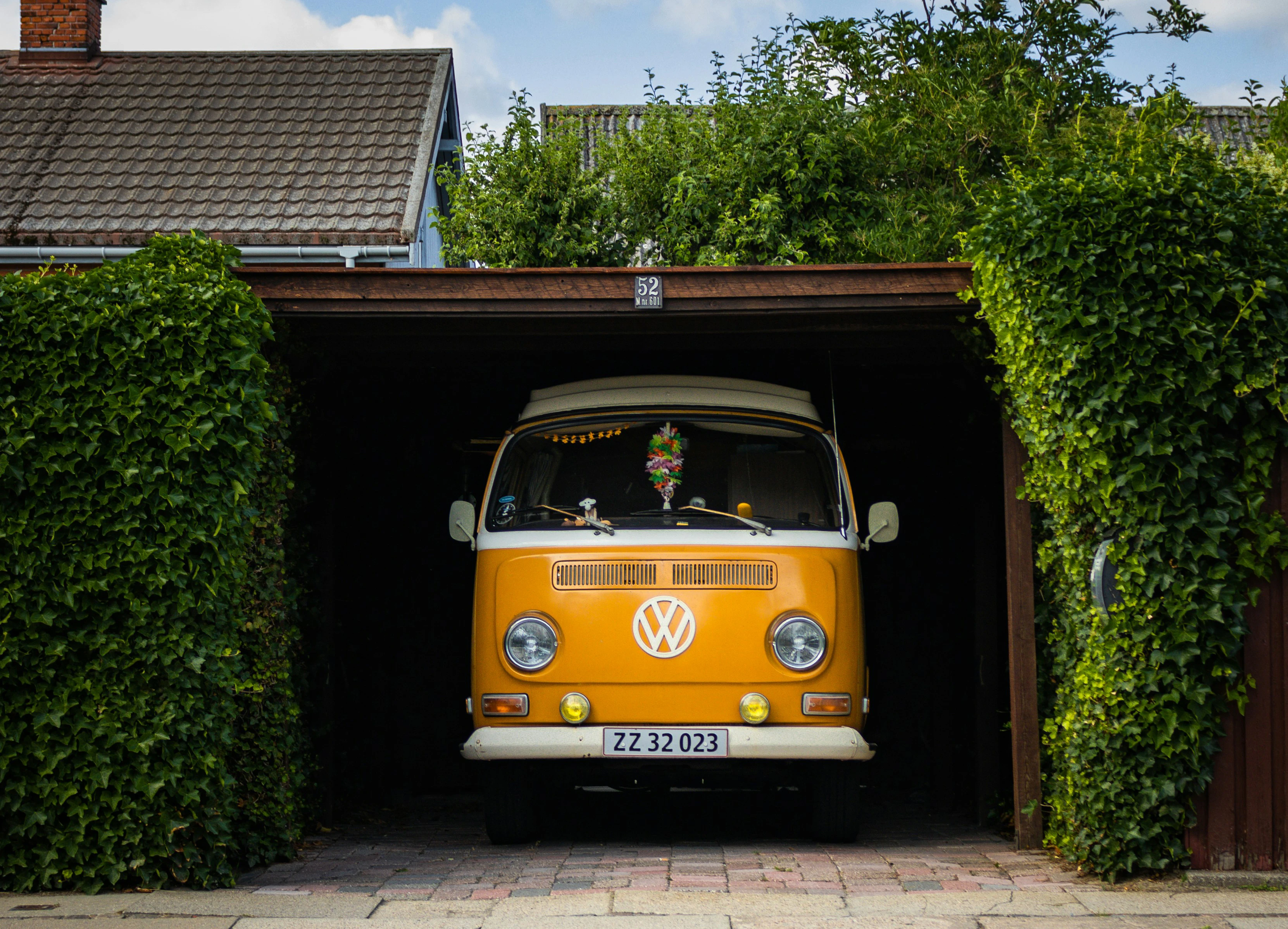 Volkswagen отказался от партнерства с Renault и выпустит бюджетный электромобиль самостоятельно / Фото: Unsplash/Alexandru Bogdan