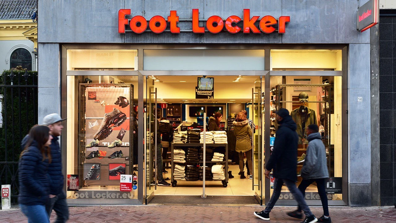 Foot Locker надеется, что благодаря новым магазинам продажи по итогам года вырастут выше ожиданий аналитиков / Фото: Shutterstock