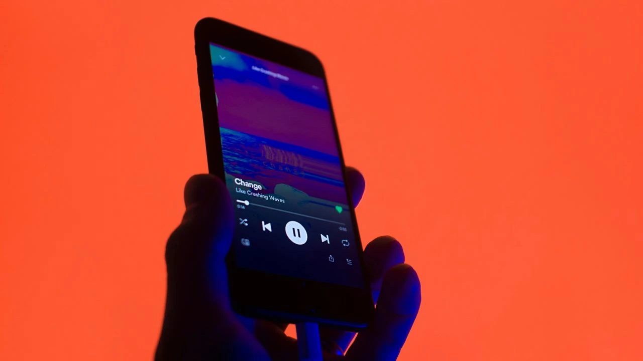 Spotify повышает свою рентабельность, увеличивая стоимость подписки, снижая маркетинговые расходы и увольняя людей / Фото: Unsplash/@felipepelaquim