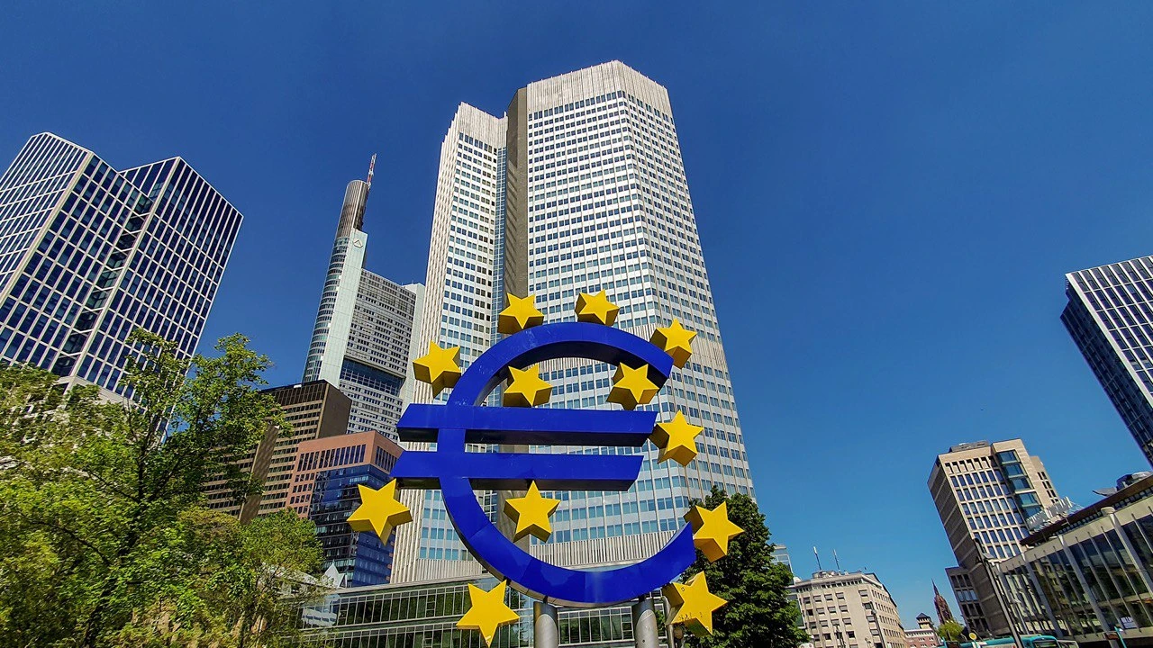 ЕЦБ перешел к смягчению денежно-кредитной политики вперед ФРС / Фото: Shutterstock